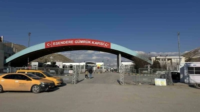 Esendere Sınır Kapısı&rsquo;nda sessiz bekleyiş
