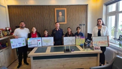 Esenk&ouml;y&rsquo;de &ouml;ğrencilerden jandarmaya anlamlı ziyaret
