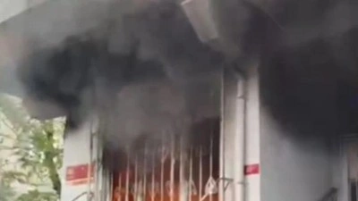 Esenler’de 5 yaşındaki çocuk çakmakla oynarken yangın çıktı