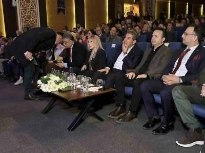Esenler&rsquo;de "5. Radyonun Yıldızları" &ouml;d&uuml;lleri sahiplerini buldu

