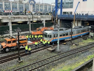 Esenler Otogar durağında metro raydan &ccedil;ıktı, ulaşımda aksamalar yaşanıyor
