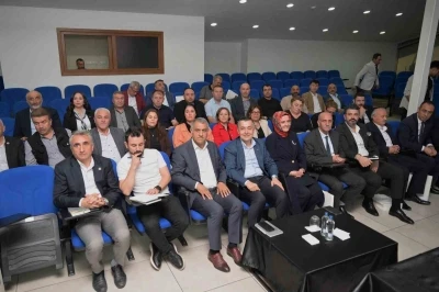 Esenyurt Belediyesi’nden muhtarlara özel eğitim: &quot;Muhtarlar Mektebi&quot; başladı
