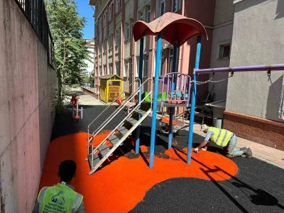 Esenyurt Belediyesinden okul bahçelerine oyun alanları
