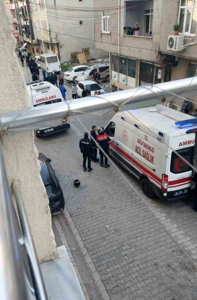 Esenyurt&rsquo;da motosikletli saldırganlar kurşun yağdırdı: 3 yaralı
