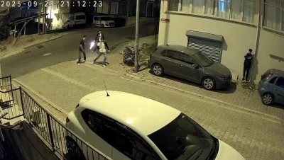 Esenyurt’ta 3 çocuğun silahlı şakası kameraya yansıdı
