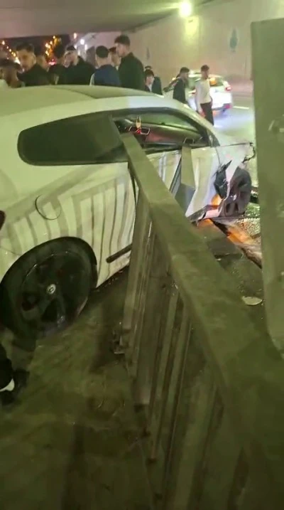 Esenyurt’ta direksiyon hakimiyetini kaybeden sürücü karşı istikamete uçtu: O anlar kamerada
