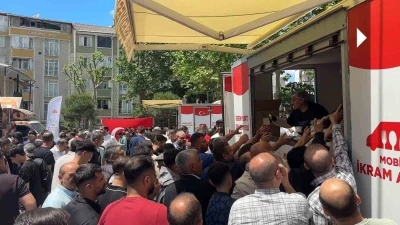 Esenyurt&rsquo;ta Fetih yıl d&ouml;n&uuml;m&uuml;nde camilerde aşure ikramı
