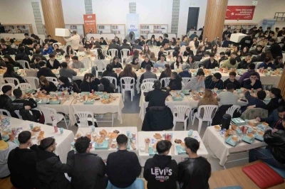 Esenyurt&rsquo;ta gen&ccedil;lerle iftar buluşması
