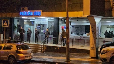 Esenyurt&rsquo;ta hamile kadın doğum esnasında hayatını kaybetti, yakınları hastaneyi bastı
