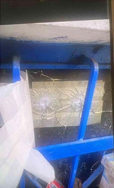 Esenyurt&rsquo;ta hara&ccedil; alamadığı d&uuml;kkanı kurşunlayıp sahibini darp etti: O anlar kamerada
