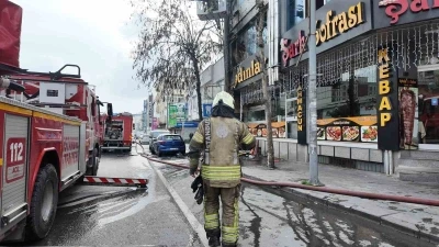 Esenyurt&rsquo;ta iş hanında korkutan yangın
