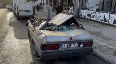Esenyurt&rsquo;ta mahalleli fırtınayı anlattı; "Toz duman i&ccedil;erisinde kaldık"
