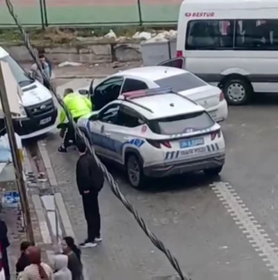 Esenyurt’ta muayenesi olmayan sürücü polisten kaçtı, servis aracında vurarak durdu
