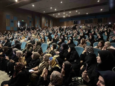 Esenyurt’ta sanat dolu bir akşam: Hayati İnanç’tan &quot;Hayata Şiirden Bakmak&quot; söyleşisi
