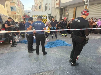 Esenyurt’ta servis minibüsü anne oğlu ezdi
