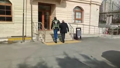 Esenyurt&rsquo;ta servis şof&ouml;r&uuml; trafik tartışmasında otomobil s&uuml;r&uuml;c&uuml;s&uuml;ne saldırdı: O anlar kamerada
