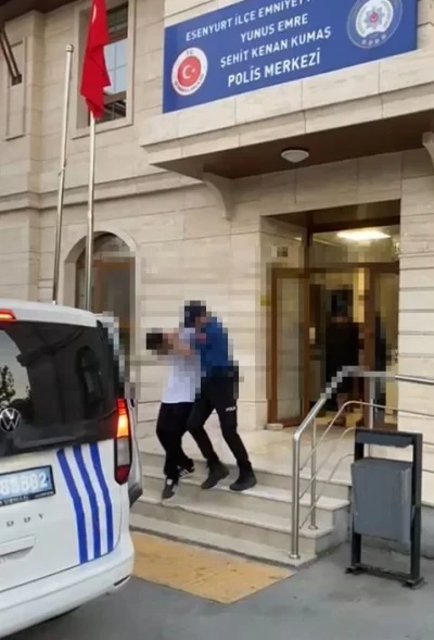 Esenyurt’ta sokak ortasında silahlı sopalı kavgada 2 şüpheli yakalandı
