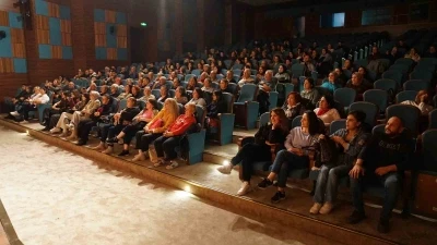 Esenyurt&rsquo;ta tiyatro dolu bir sezon: Her ay 3 oyun sahnelendi
