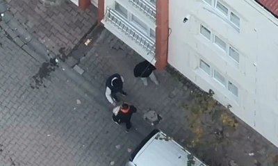 Esenyurt&rsquo;ta uyuşturucu satışı yapan şahıslar su&ccedil;&uuml;st&uuml; yakalandı
