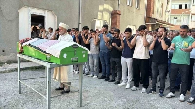 Eşi tarafından &ouml;ld&uuml;r&uuml;len 3 &ccedil;ocuk annesi kadın toprağa verildi
