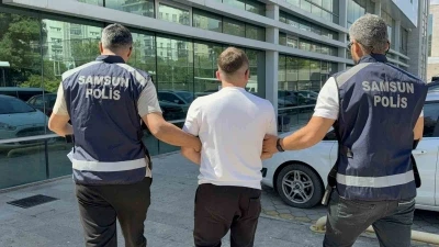 Eşine silah fotoğrafı g&ouml;nderen koca g&ouml;zaltına alındı
