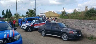 Eşini önce bıçakladı, sonra tüfekle öldürdü
