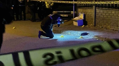 Eşinin KADES ihbarıyla eve gelen polislere ateş a&ccedil;tı

