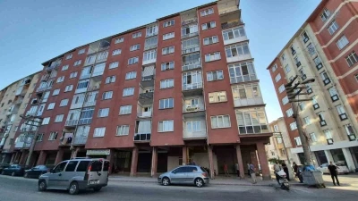Eşinin tatilde olduğu sırada yatağında cansız bedeni bulundu
