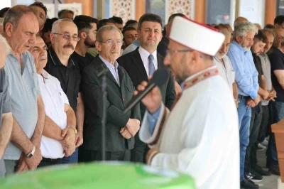 Eski bakan Abdüllatif Şener’in acı günü
