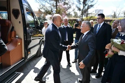 Eski bakan &Ccedil;avuşoğlu: "Kayseri, d&uuml;nyaya &ouml;rnek bir şehir"
