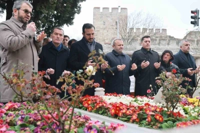 Eski Başbakan Necmettin Erbakan&rsquo;ı kabri başında anıldı
