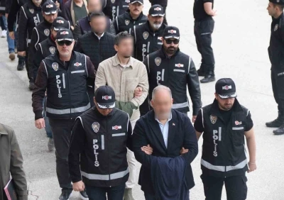 Eski belediye &ccedil;alışanı Yaprak Eryılmaz: "Ş&uuml;phelilerle &ccedil;ok &ccedil;alıştık, onları &ccedil;ok uyardım, beni &ccedil;ok engellediler"
