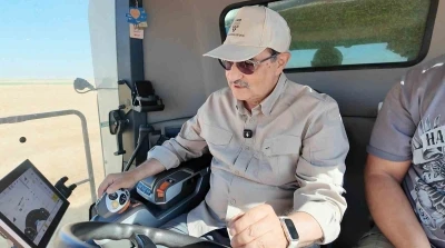 Eski Enerji ve Tabii Kaynaklar Bakanı D&ouml;nmez buğday hasadında katıldı
