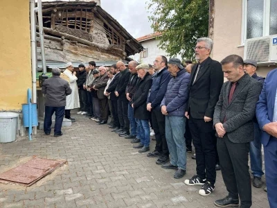 Eski eşi tarafından öldürülen 2 çocuk annesi kadın toprağa verildi
