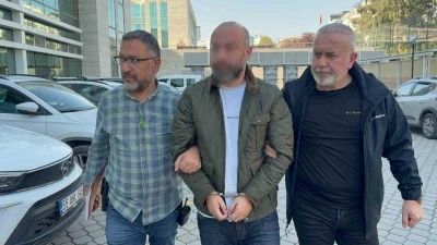 Eski kız arkadaşını &quot;işten çıkarsınlar&quot; diye eğitim kurumuna pompalı tüfekle saldıran zanlı tutuklandı
