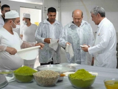 Eski KKTC Cumhurbaşkanı Tatar: "Esas baklava Gaziantep&rsquo;indir, tescillidir ve kopyası da m&uuml;mk&uuml;n değildir"
