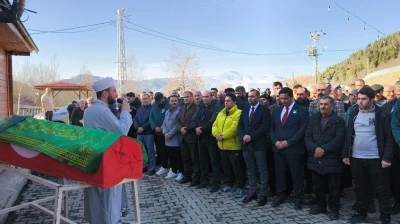 Eski milli kaleci Nurcan &Ccedil;elik memleketinde son yolculuğuna uğurlandı
