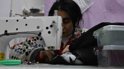 Eskiler sandıktan &ccedil;ıktı, terzilerde "D&ouml;n&uuml;ş&uuml;m" mesaisi başladı
