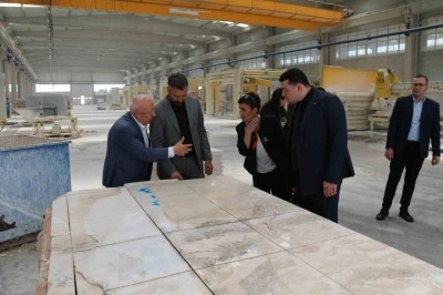 Eskipazar sarı traverten taşı i&ccedil;in Afyon&rsquo;da inceleme gezisi