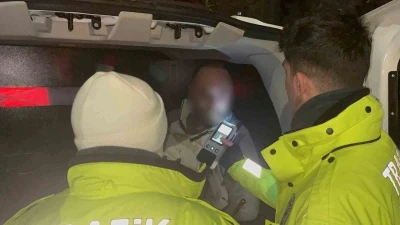 Eskişehir&rsquo;de 5 g&uuml;nd&uuml;r polisten ka&ccedil;an aracın alkoll&uuml; s&uuml;r&uuml;c&uuml;s&uuml;ne 75 bin TL ceza
