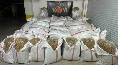 Eskişehir&rsquo;de 7 milyon 300 bin dal makaron, 1 ton ka&ccedil;ak t&uuml;t&uuml;n ele ge&ccedil;irildi
