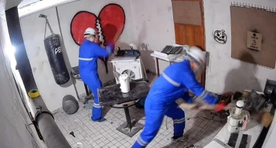 Eskişehir’de açılan ’stres evi’ne girenler eşyaları kırıp rahatlıyor
