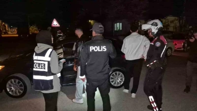 Eskişehir&rsquo;de asayiş uygulamasında 298 şahıs ve 114 ara&ccedil; sorgulandı
