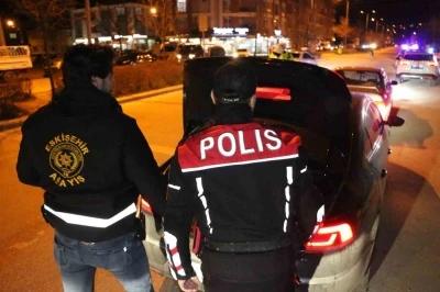 Eskişehir&rsquo;de asayiş ve trafik uygulamaları s&uuml;r&uuml;yor
