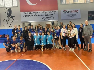 Eskişehir&rsquo;de badminton heyecanı sona erdi
