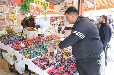 Eskişehir&rsquo;de &ccedil;arşısında bayram hareketliliği
