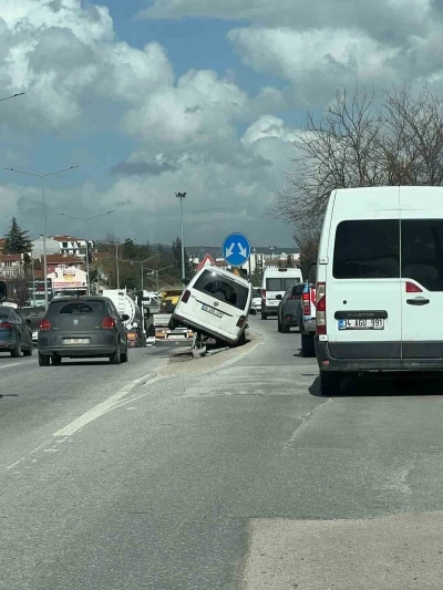 Eskişehir&rsquo;de &ccedil;evre yolunda korkutan kaza
