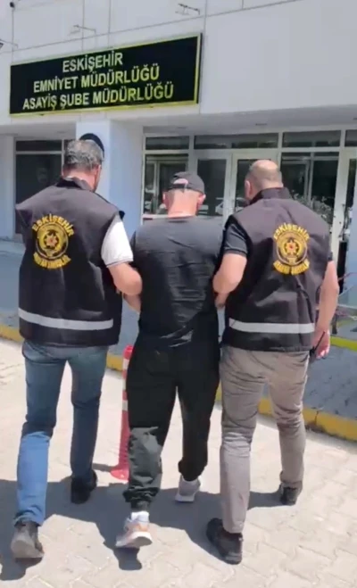 Eskişehir&rsquo;de cinayet h&uuml;k&uuml;ml&uuml;s&uuml; 2 firari, polis ekiplerince yakalandı
