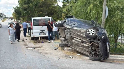 Eskişehir&rsquo;de dolmuşun &ccedil;arptığı otomobil yan yattı: 8 yaralı
