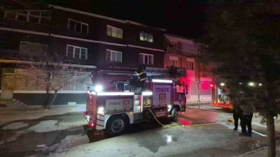 Eskişehir&rsquo;de gece yangın paniği: 1&rsquo;i bebek 3 yaralı
